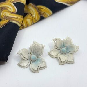 1950’s vintage white and blue flower clip on earrings
